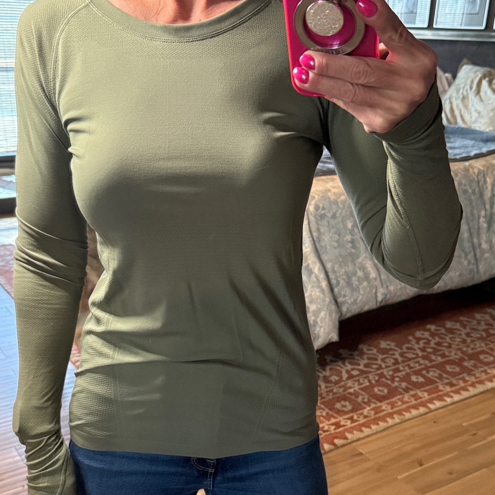 Athleta Sage Green Long Sleeve Women's Momentum Top Small